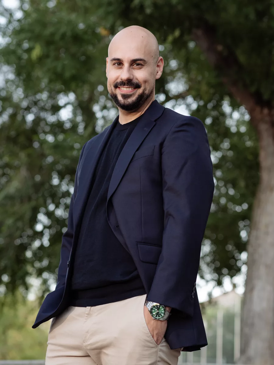 Retrato de Borja, cofundador de DOSXM2